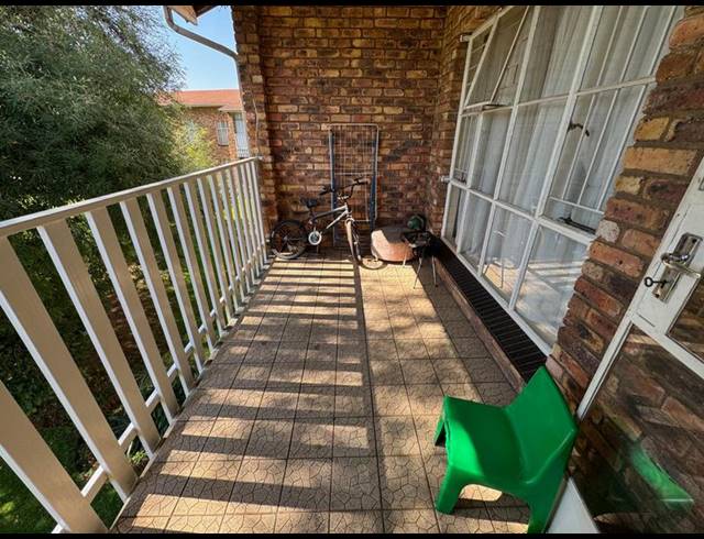 2 BEDROOM TOWNHOUSE FOR SALE IN EDLEEN